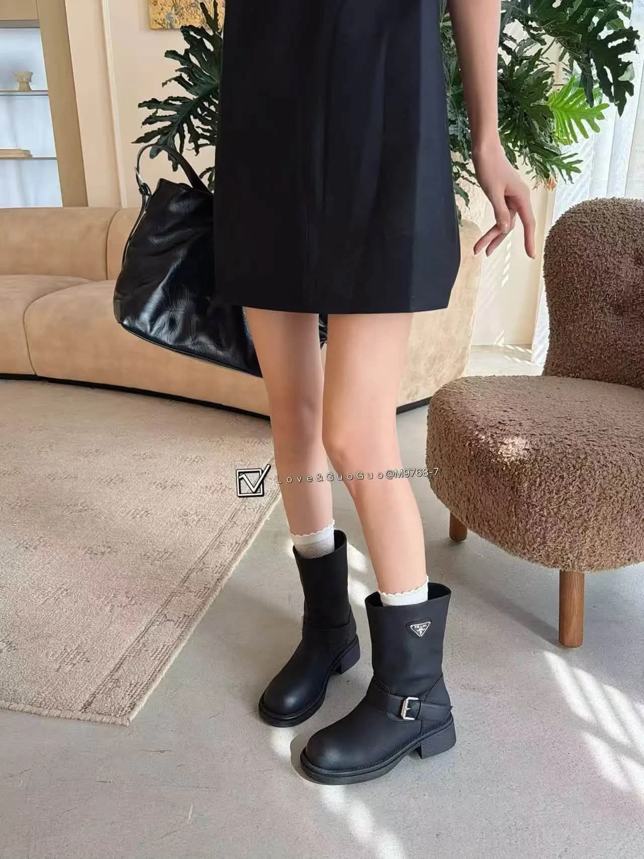 Prada хагас түрийтэй гутал